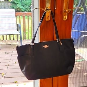 Coach Tote side Pockets